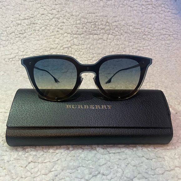 Burberry Accessories - Sunglasses Burberry